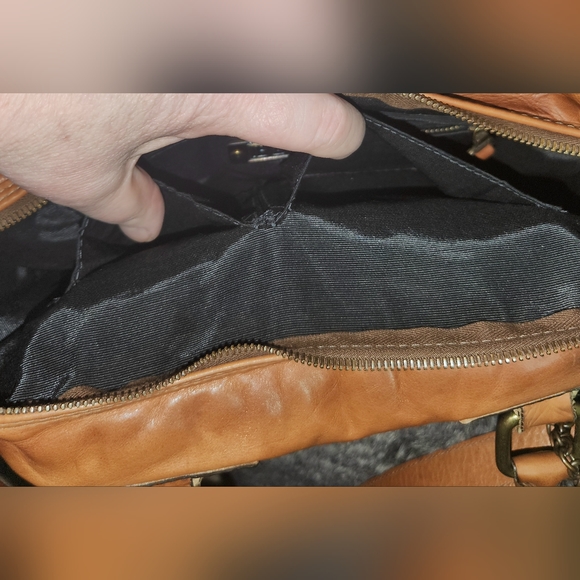 BE&D BROWN LEATHER HANDBAG WITH HANDLES AND CROSS BODY STRAP SUPER CLEAN! - Picture 14 of 16